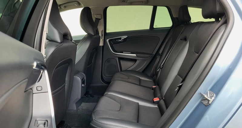 Volvo V60 cena 63500 przebieg: 129000, rok produkcji 2017 z Aleksandrów Łódzki małe 529